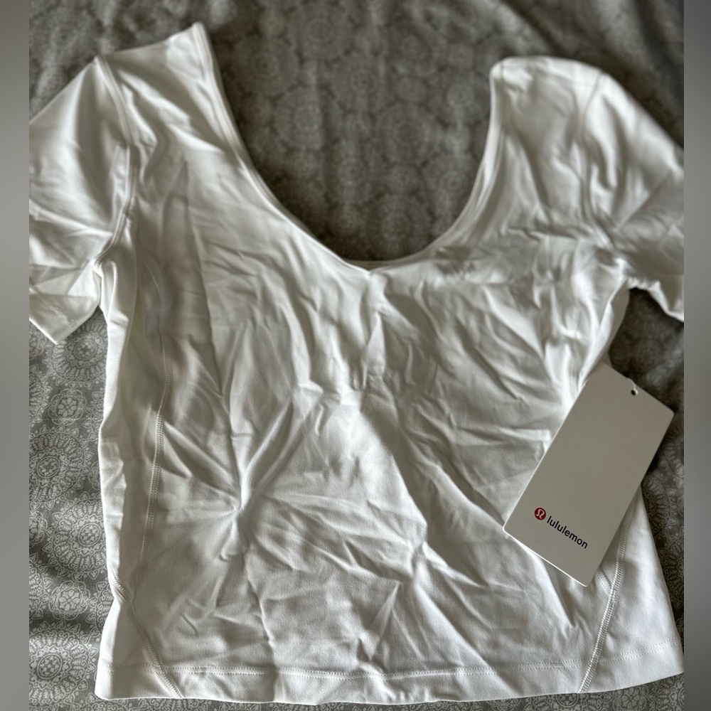 BNWT LULULEMON ALIGN TEE size 6